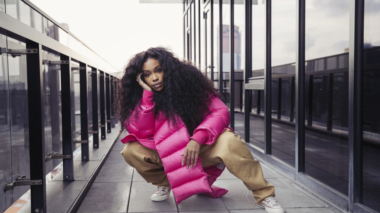 SZA stops SLC concert after fan passes out in crowd