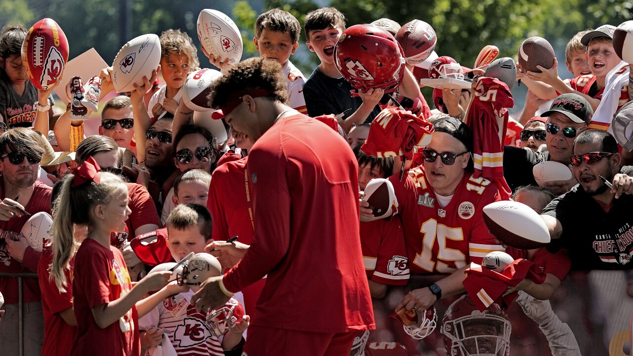 Charity Challenge dynasty: Chiefs' Mahomes becomes team's 3rd straight winner