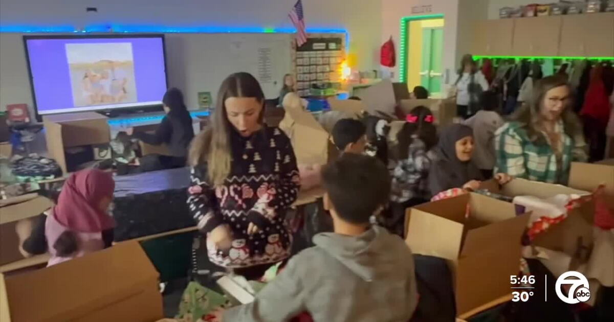 Walled Lake Northern High School students bring giant toy drop to elementary kids