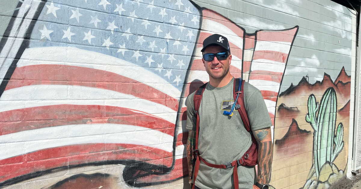Mesa officer makes 425-mile trek in honor of fallen soldiers - Vimarsana News