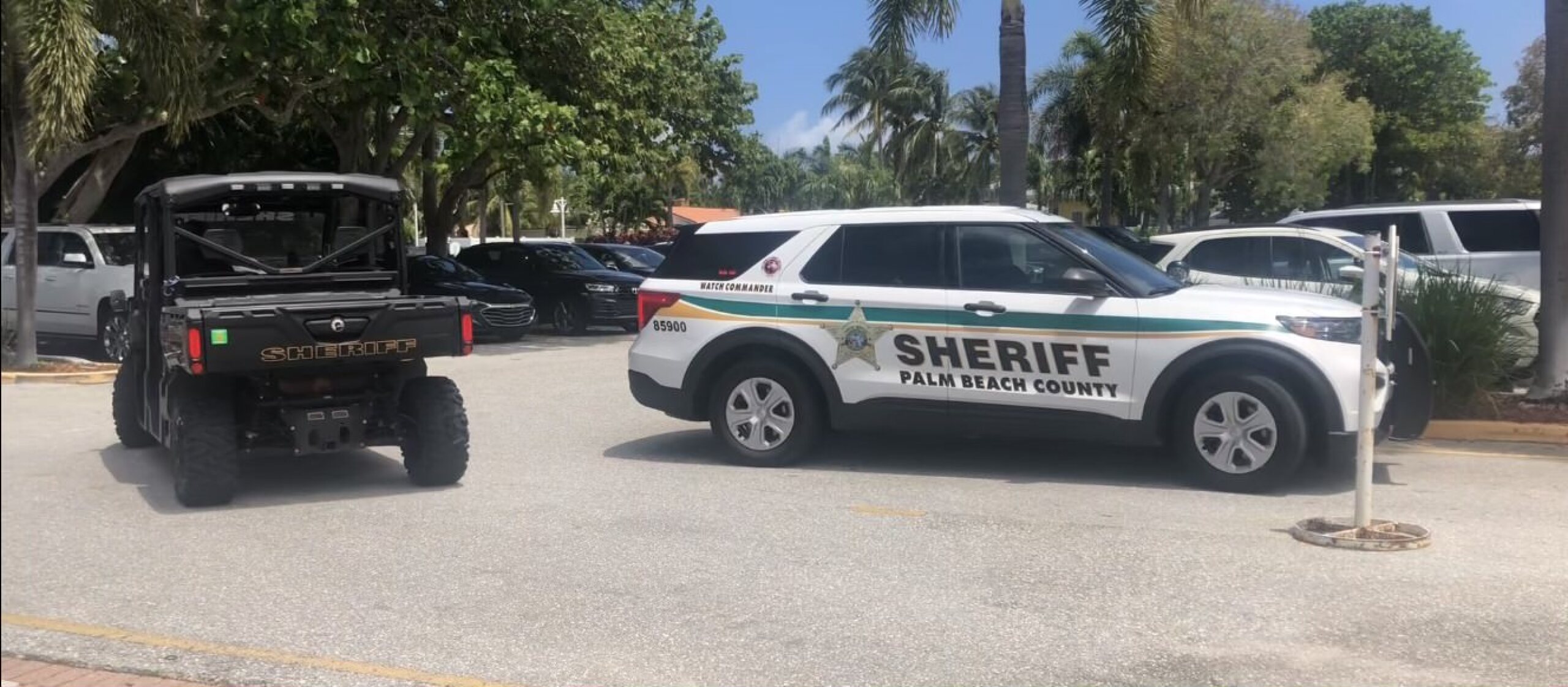 1 dead after boat capsizes in Palm Beach Inlet