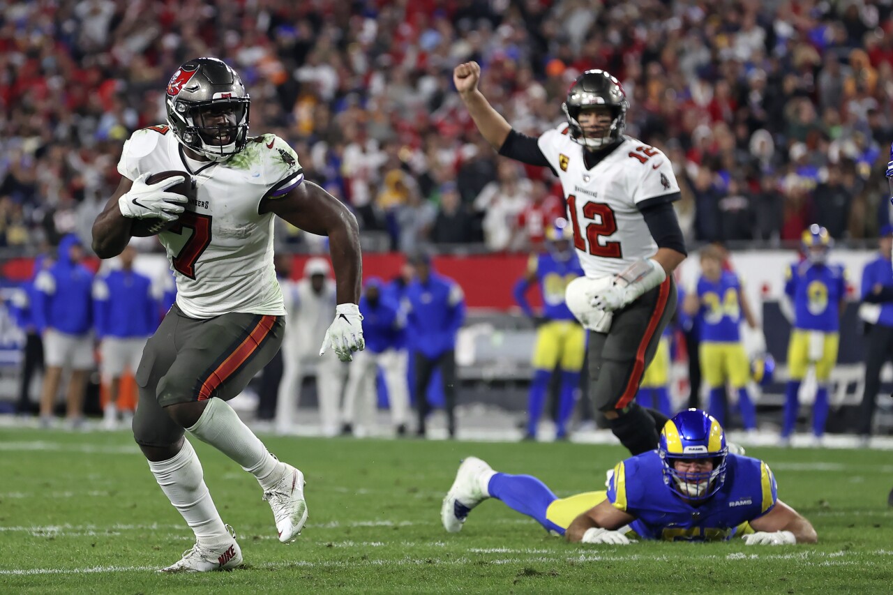 Tampa Bay Buccaneers running back Leonard Fournette scores fourth-quarter TD vs. Los Angeles Rams as QB Tom Brady holds fist in air in NFC divisional playoff game, Jan. 23, 2022