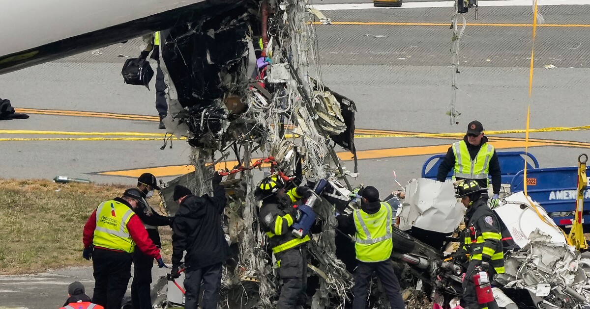 LaGuardia Airport runway reopens, days after crash on tarmac killed 2 Canadian pilots