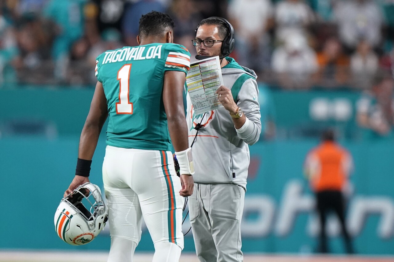 Miami Dolphins head coach Mike McDaniel speaks to QB Tua Tagovailoa in second quarter vs. Pittsburgh Steelers, Oct. 23, 2022