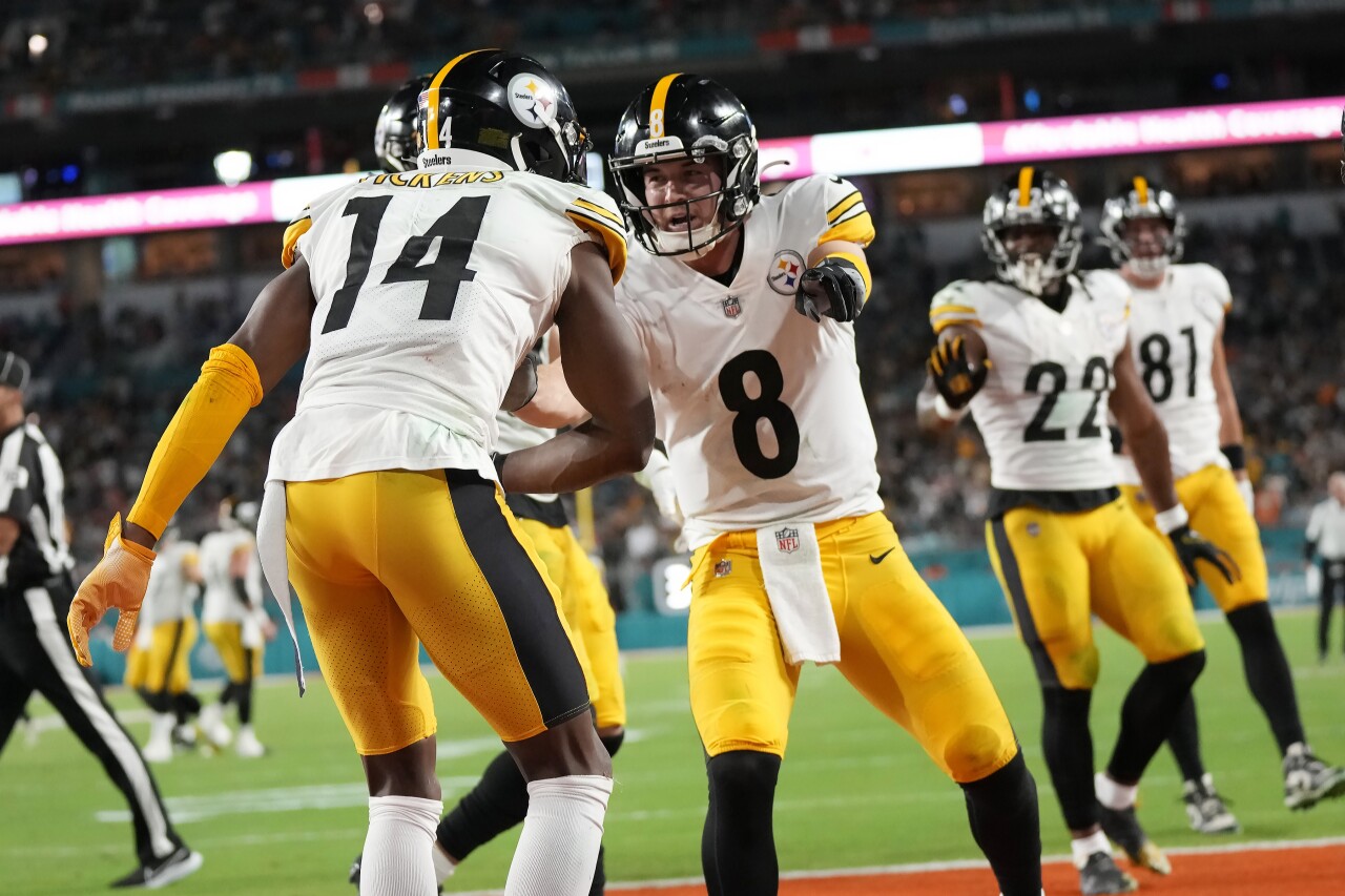 Pittsburgh Steelers QB Kenny Pickett and receiver George Pickens celebrate TD at Miami Dolphins, Oct. 23, 2022