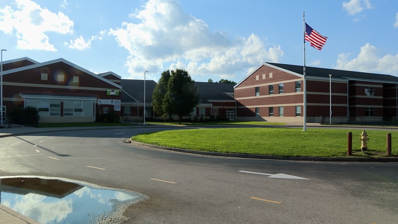 Roll Hill School.jpg