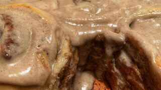 Vegan Gingerbread Cinnamon Rolls