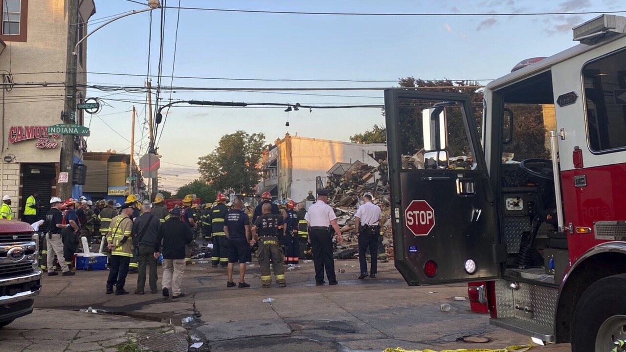 Philadelphia-Firefighters-Trapped