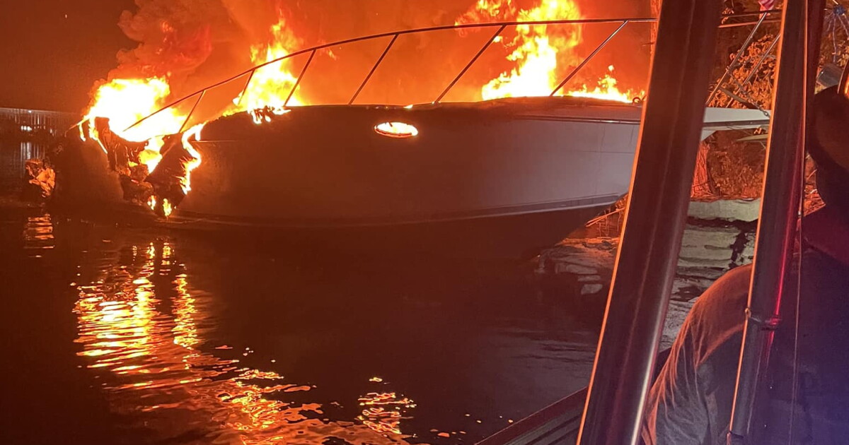 Burning boat drifts toward marina, prompting a quick rescue response - Vimarsana News