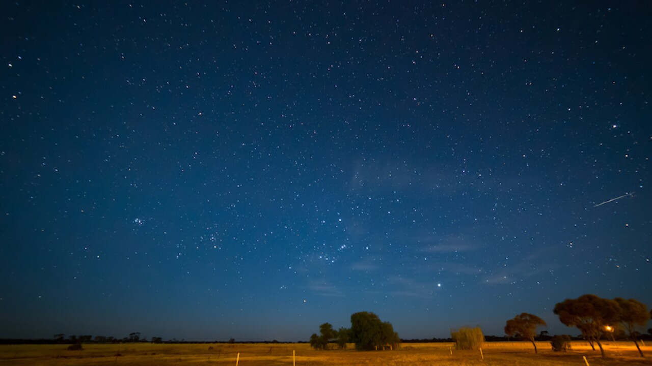 graphicstock-night-sky-hyden-western-australia_BdWeW0swesx.jpg