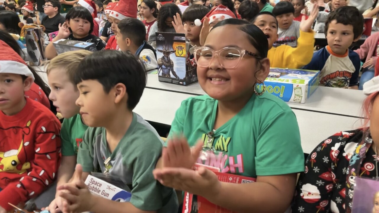 Oak Park Elementary receive nearly 500 toys