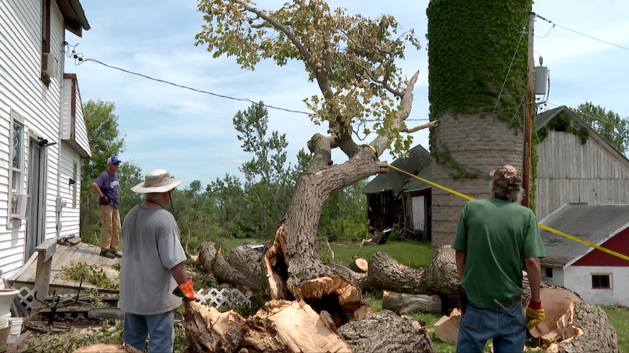 walworth co storm volunteer 3.jpg