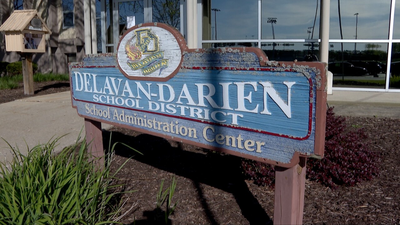 DELAVAN DARIEN 1.jpg