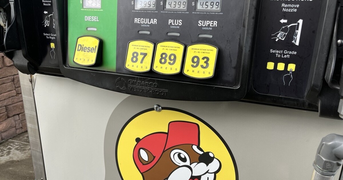 Gas prices reach $4 a gallon nationwide ahead of spring break trips