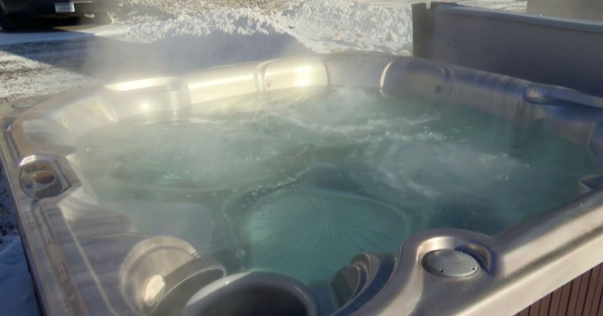 One way to (briefly) escape Montana's brutal cold: hot tub! - Vimarsana News