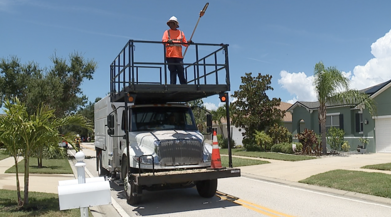 Outdoor workers keep cool amid record-breaking temperatures