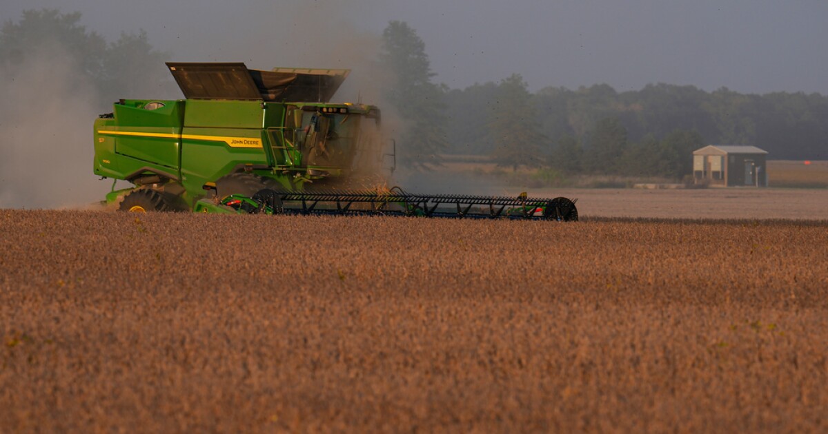 Trump plans aid package for US soybean farmers while seeking China trade deal