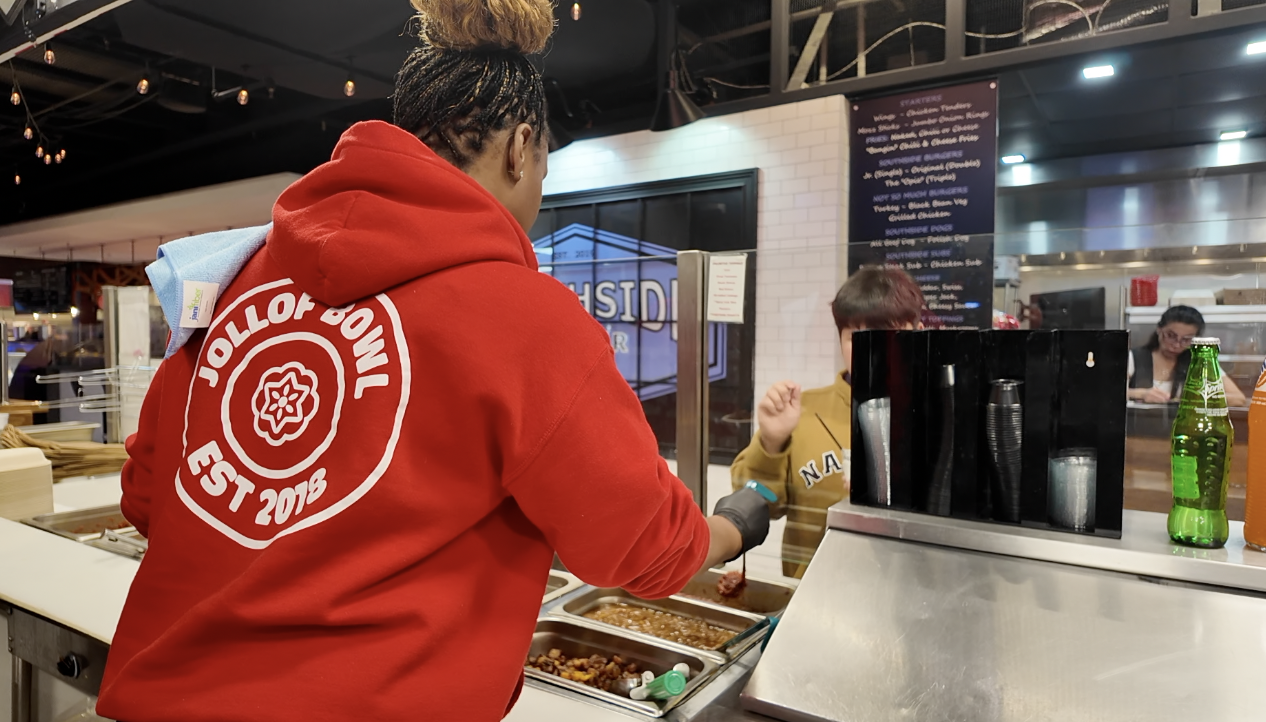 Kamara serving a customer