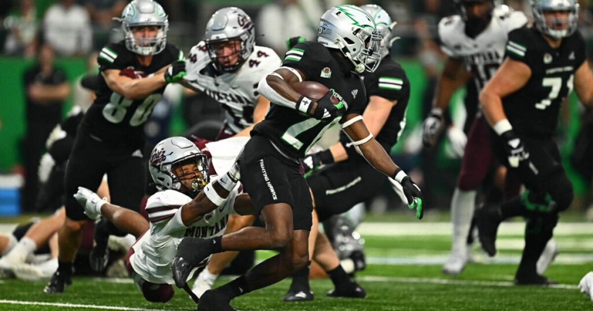 Tale of two halves, struggles on both sides of the ball create ...