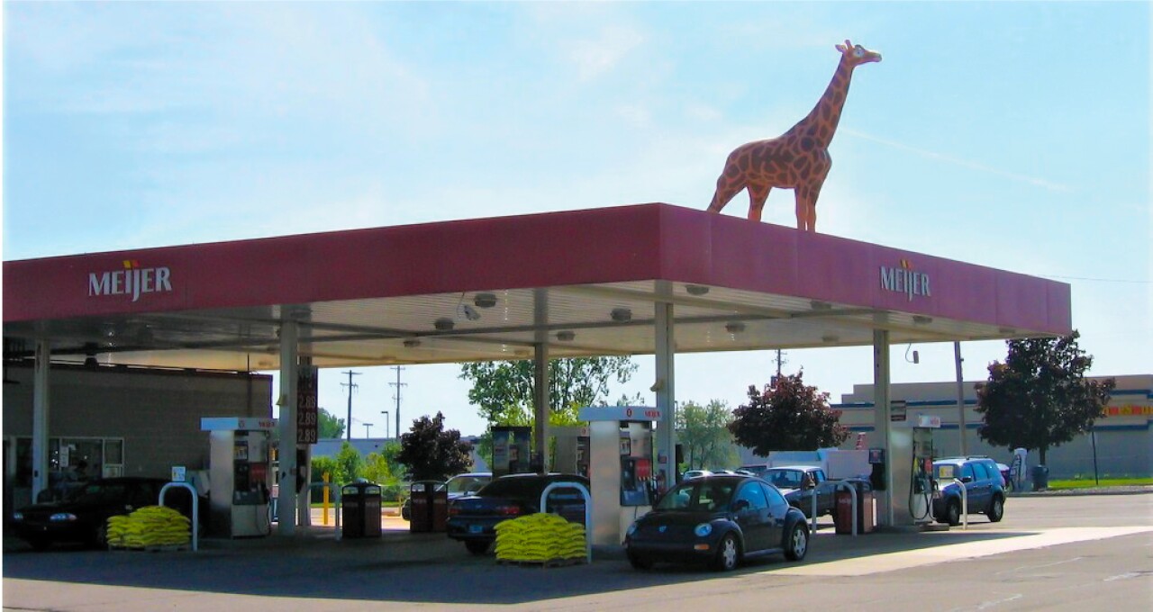 An old snapshot of the giraffe on top of the Meijer gas station.