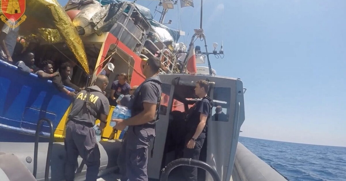 Migrant Ship Docks in Malta After Days Stranded at Sea (VIDEO)