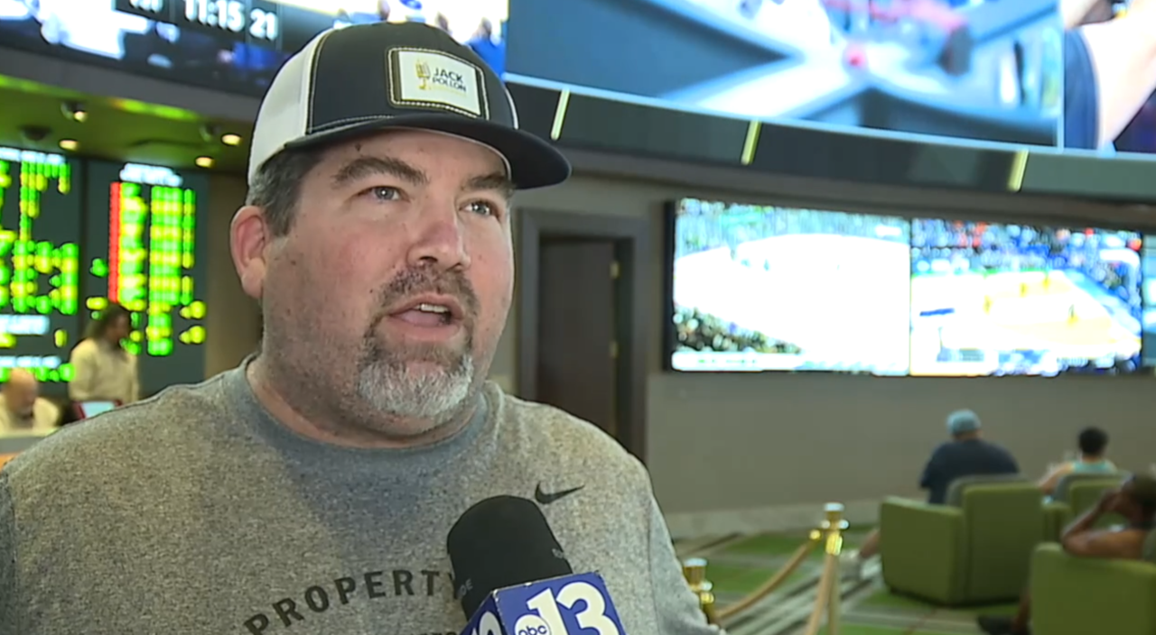 March Madness betting brings packed crowds, high energy to Las Vegas sportsbooks