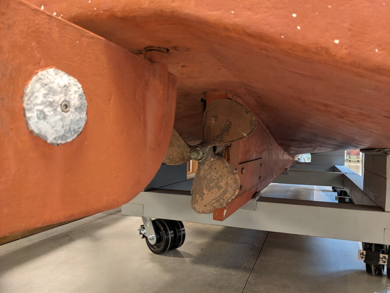 Mother Goose boat concave tunnel