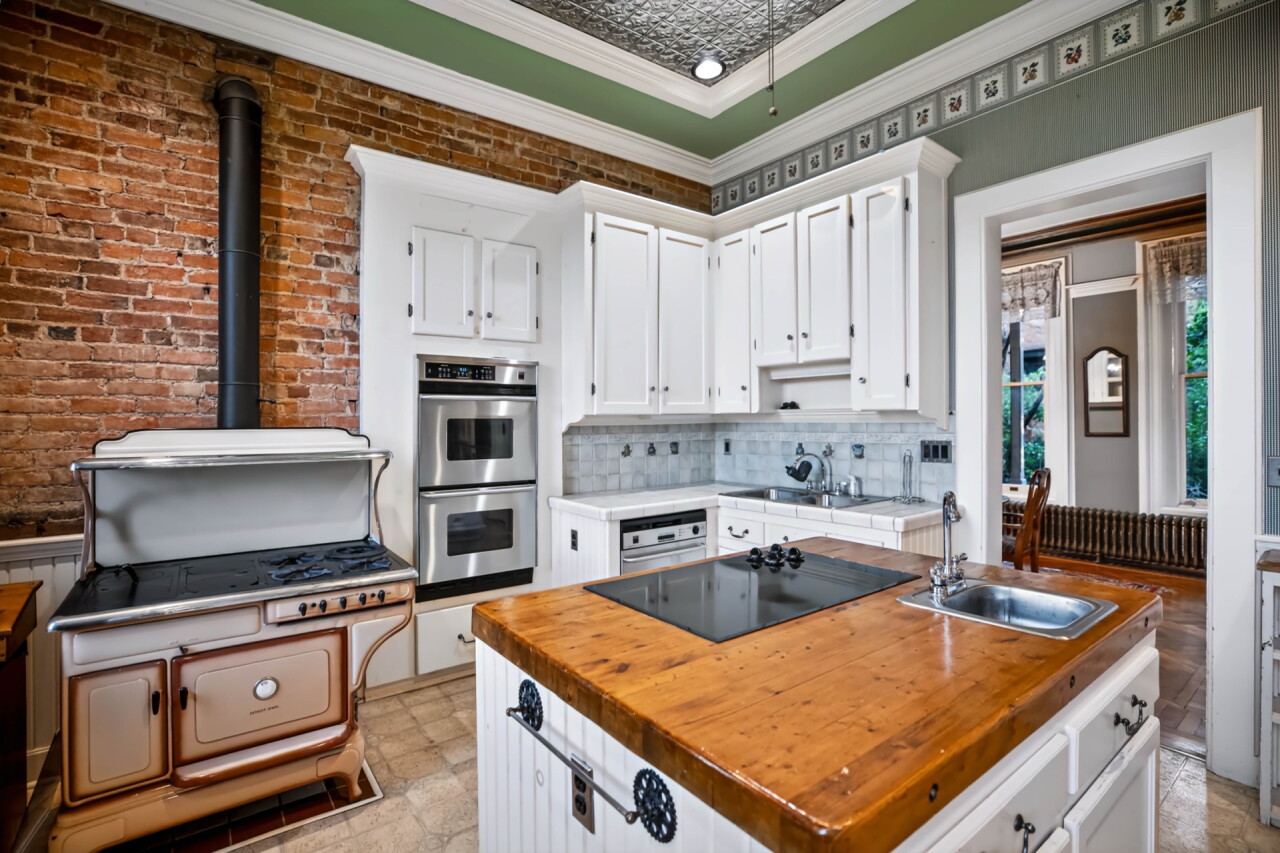 Hudson-Evans House 79 Alfred - 10.jpg