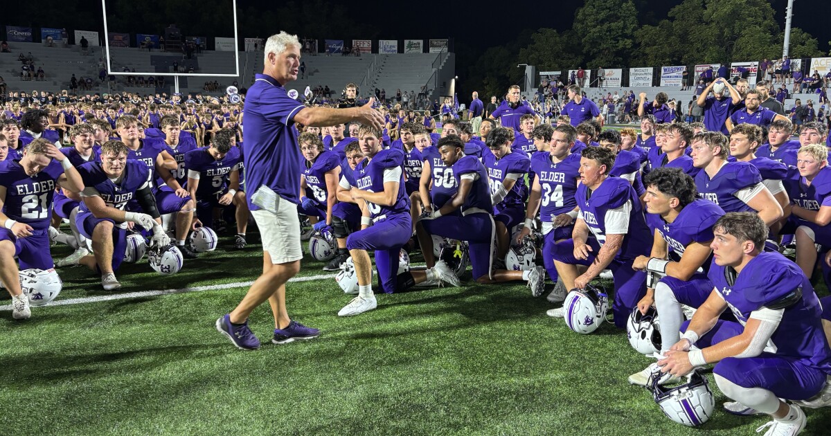 Elder football team defeats Middletown 35-3 in season opener