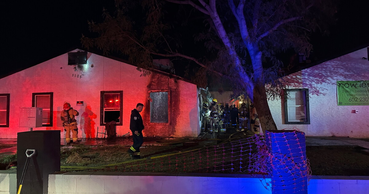 Eleven people displaced after early morning apartment fire