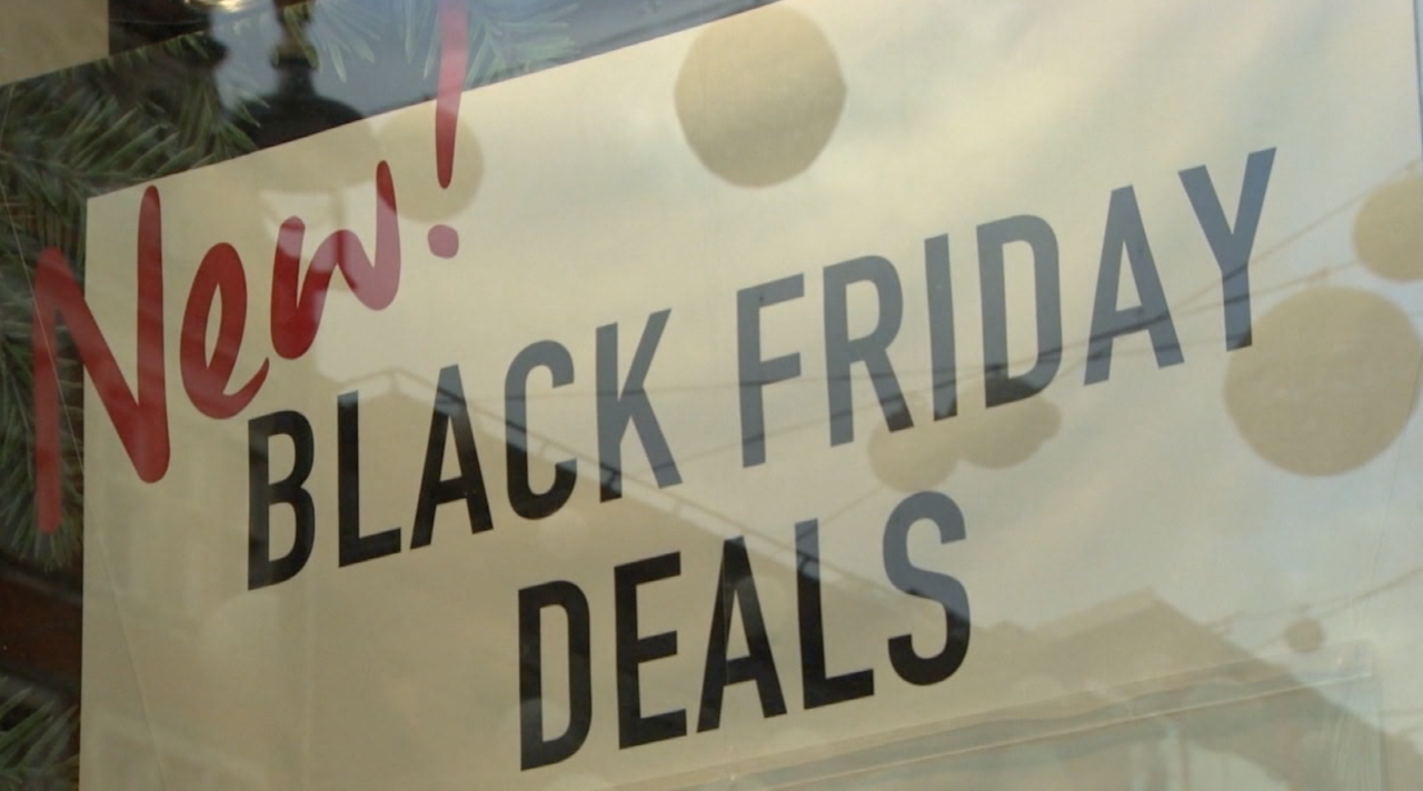 Shopping experts encourage people on tight budgets to plan for holiday shopping