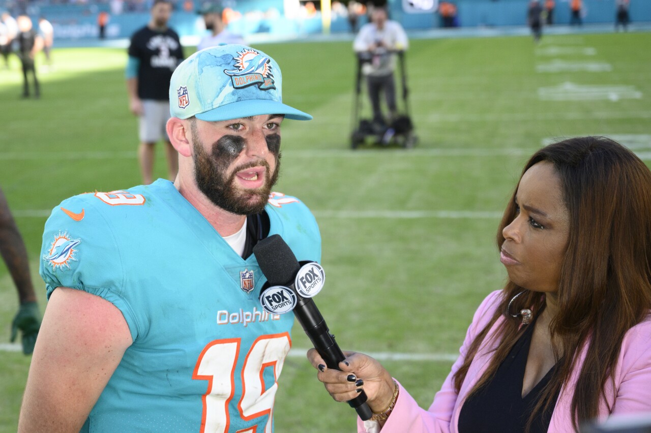 Fox sideline reporter Pam Oliver interviews Miami Dolphins QB Skylar Thompson after game, Jan. 8, 2023