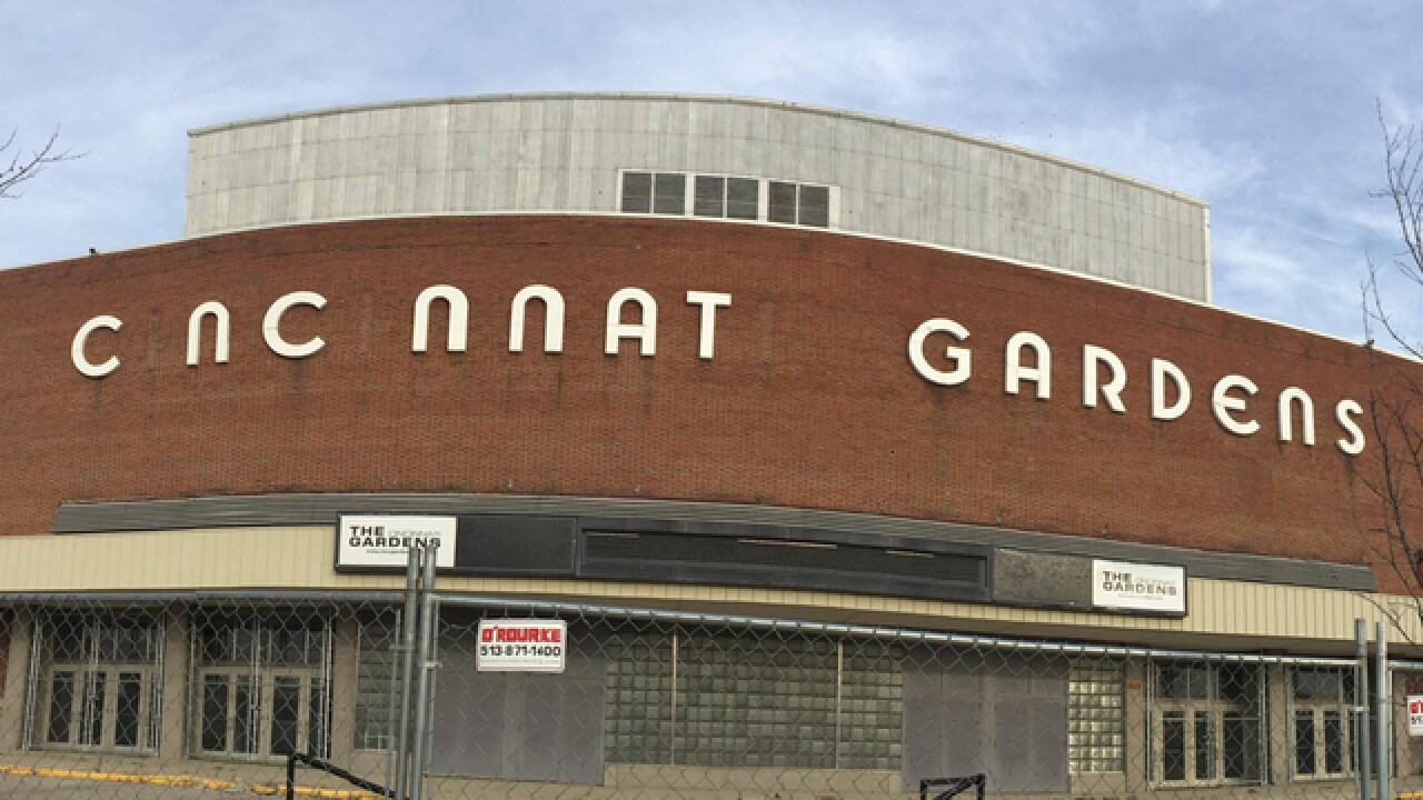Crews Demolish Cincinnati Gardens
