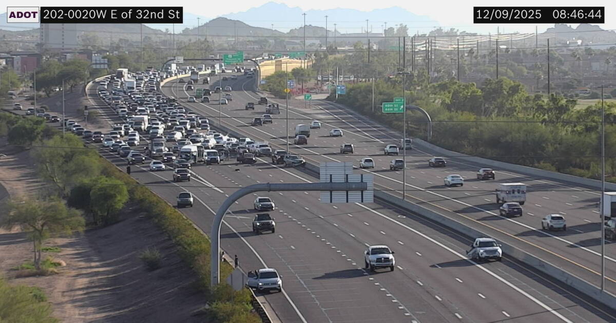 Motorcyclist killed in seven-vehicle crash along Loop 202 Red Mountain