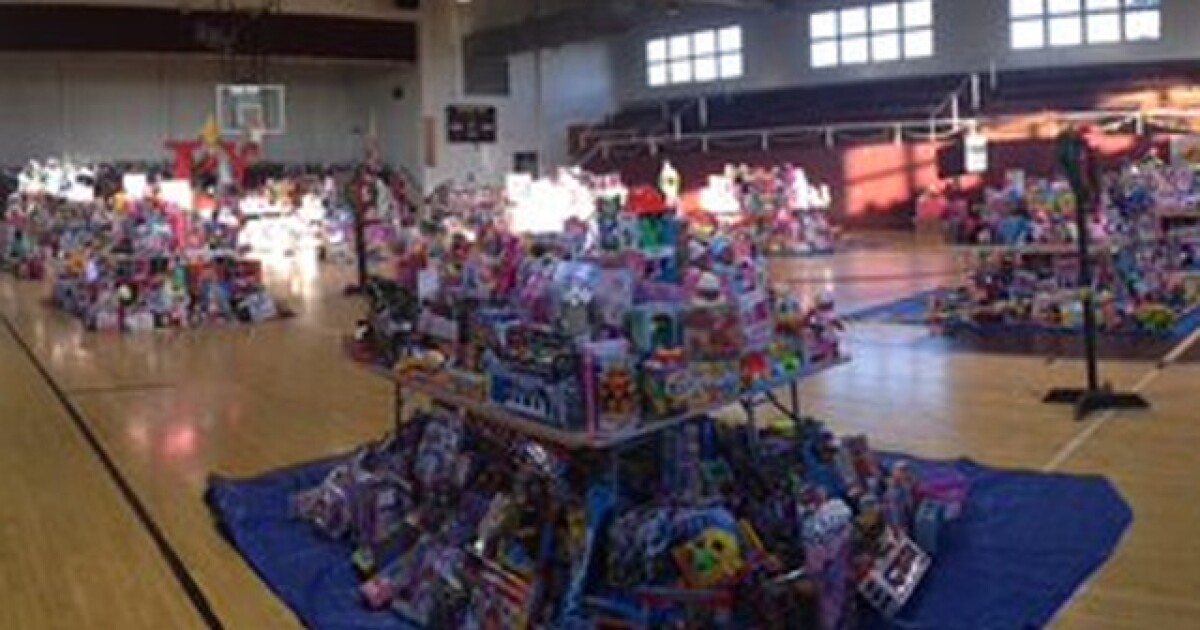 Pop up Christmas store serves needy families