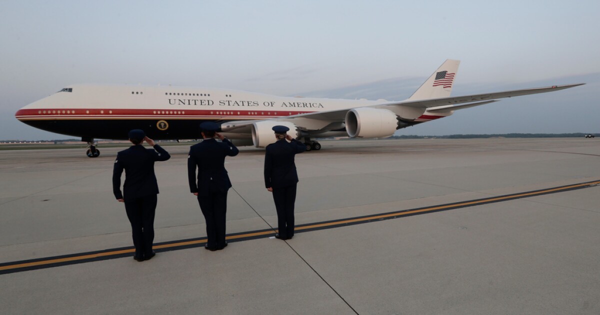 Ο Τραμπ λέει ότι το νέο Air Force One θα «μεγιστοποιηθεί» λόγω ανησυχιών για την ασφάλεια