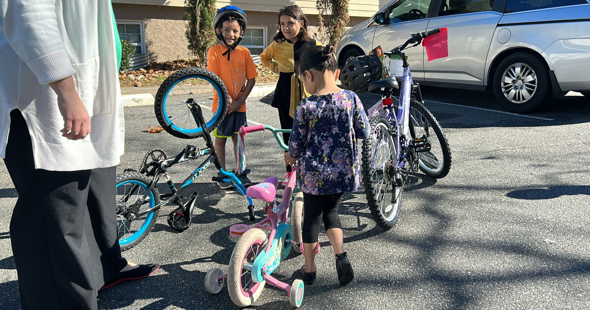 Area program helps resettled refugees in Tallahassee using bicycles - Vimarsana News