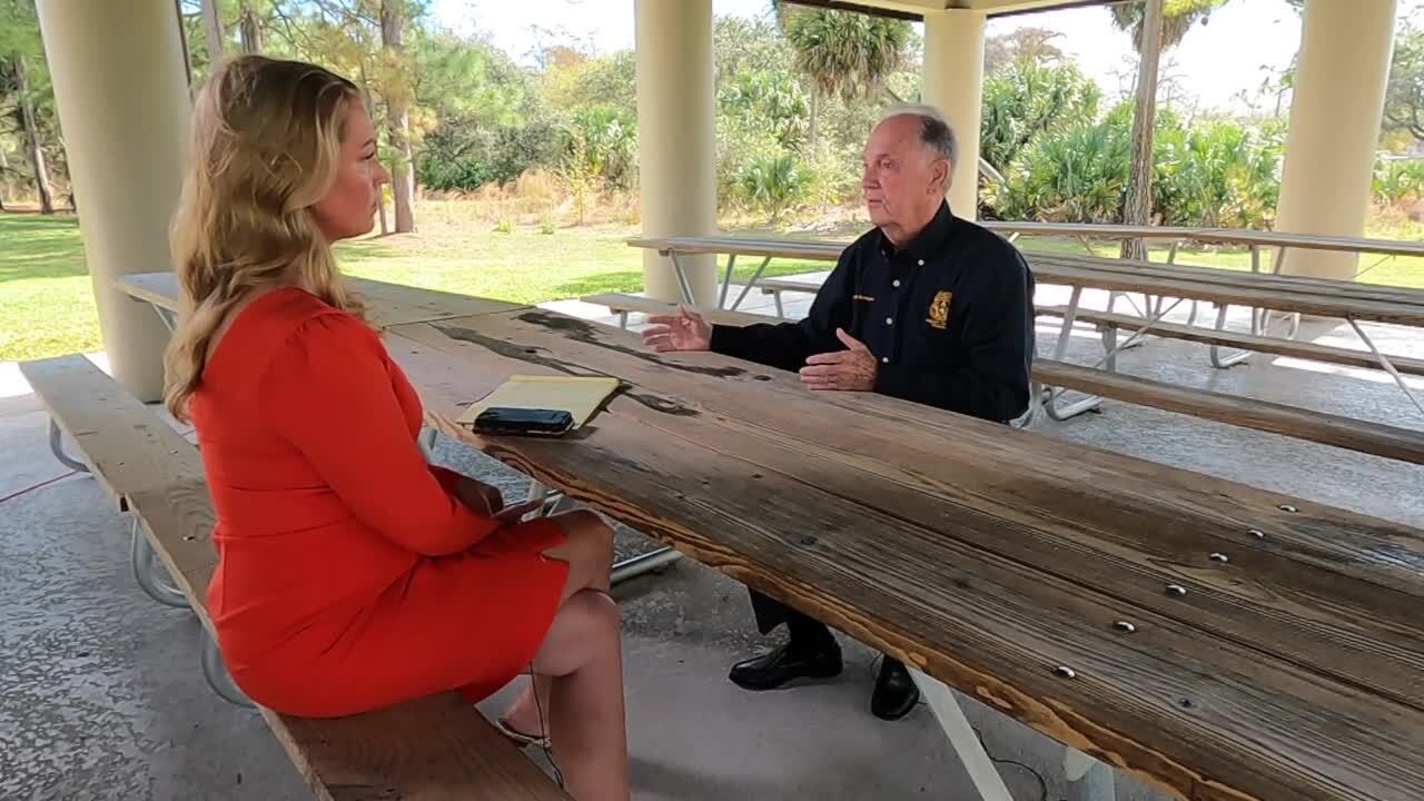 Ashley Glass speaks with Detective William Springer about 2007 crimes at Town Center at Boca Raton