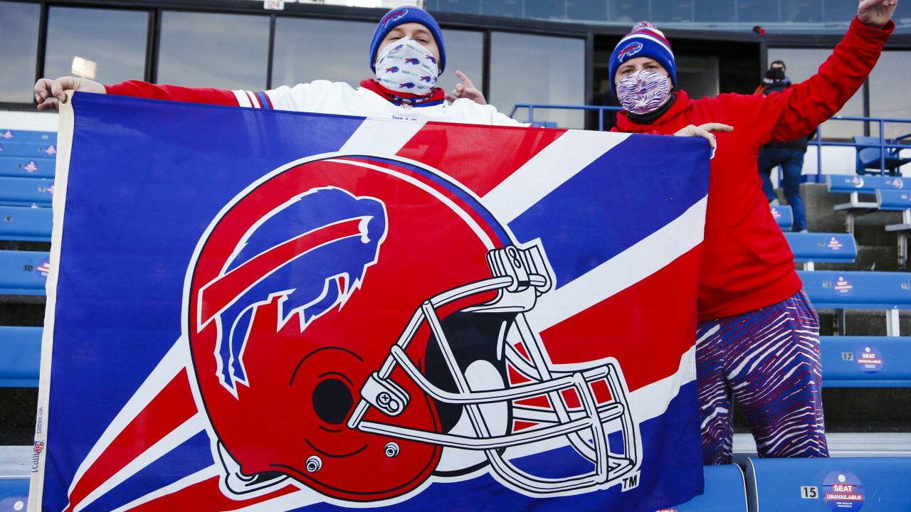 fans in football helmets FanHeads Football Fanatics Image Gallery: Super