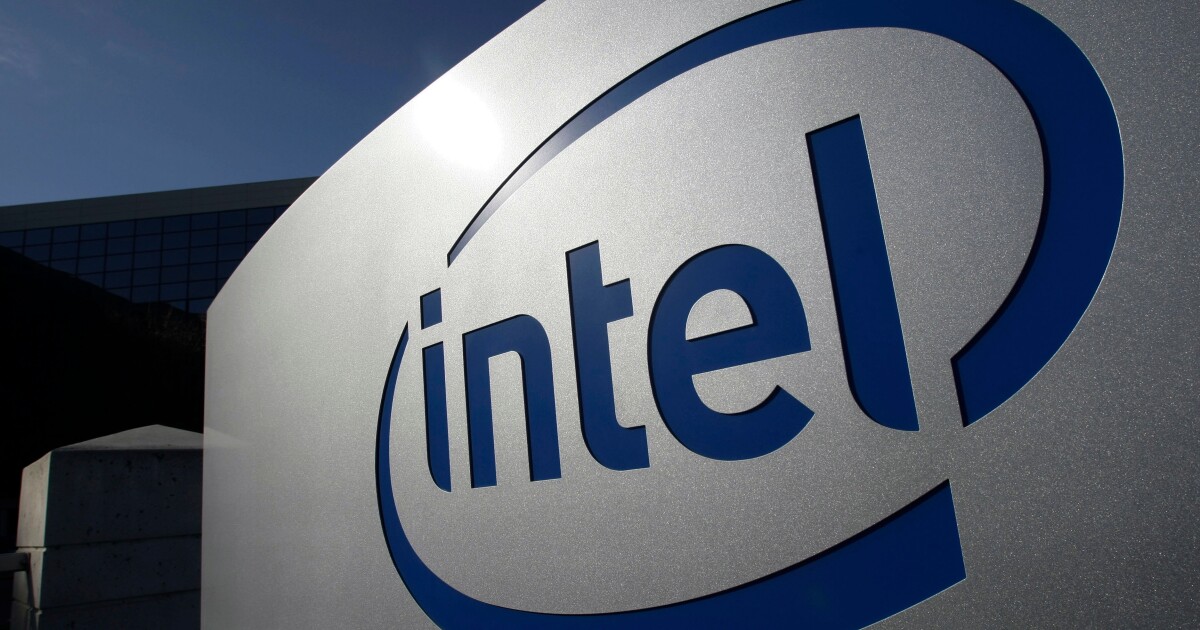Ο Τραμπ λέει ότι η Intel έχει συνάψει συμφωνία με την Apple για την παραγωγή τσιπ στις ΗΠΑ.