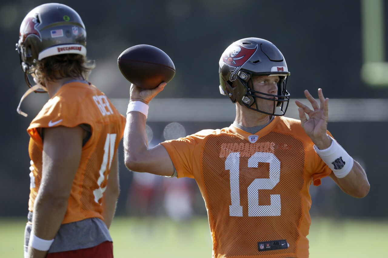 Tampa Bay Buccaneers QB Tom Brady throws during practice in front of Blaine Gabbert, Aug. 13, 2020