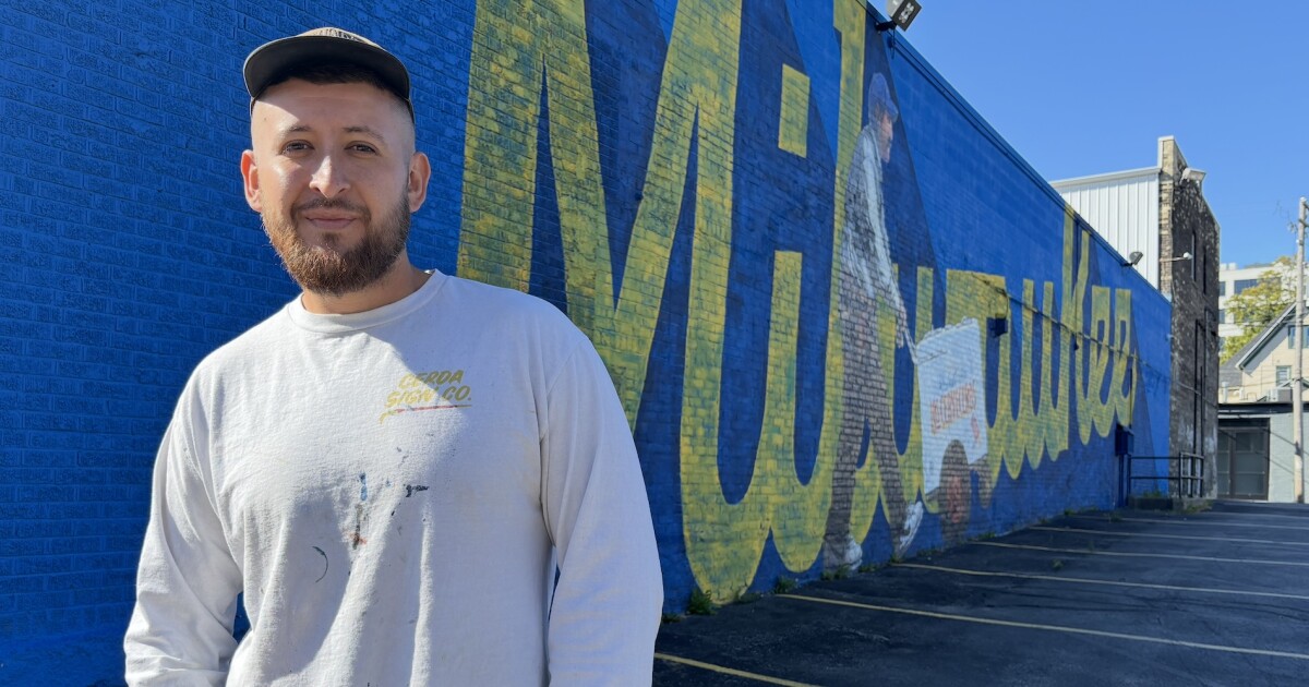 Milwaukee muralists rally behind Brewers during playoff run