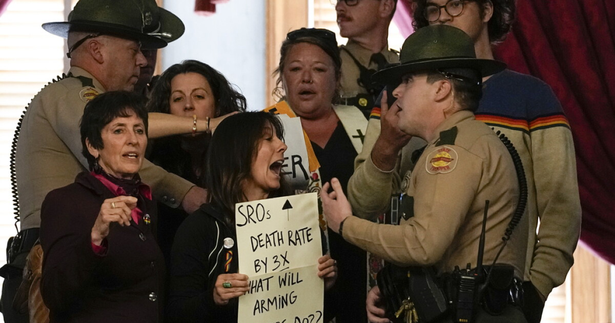 Tennessee lawmakers pass bill to allow armed teachers - Vimarsana News