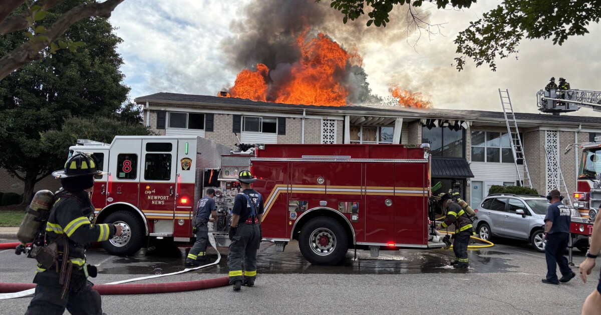 Newport News firefighters battle apartment fire, 8 units impacted