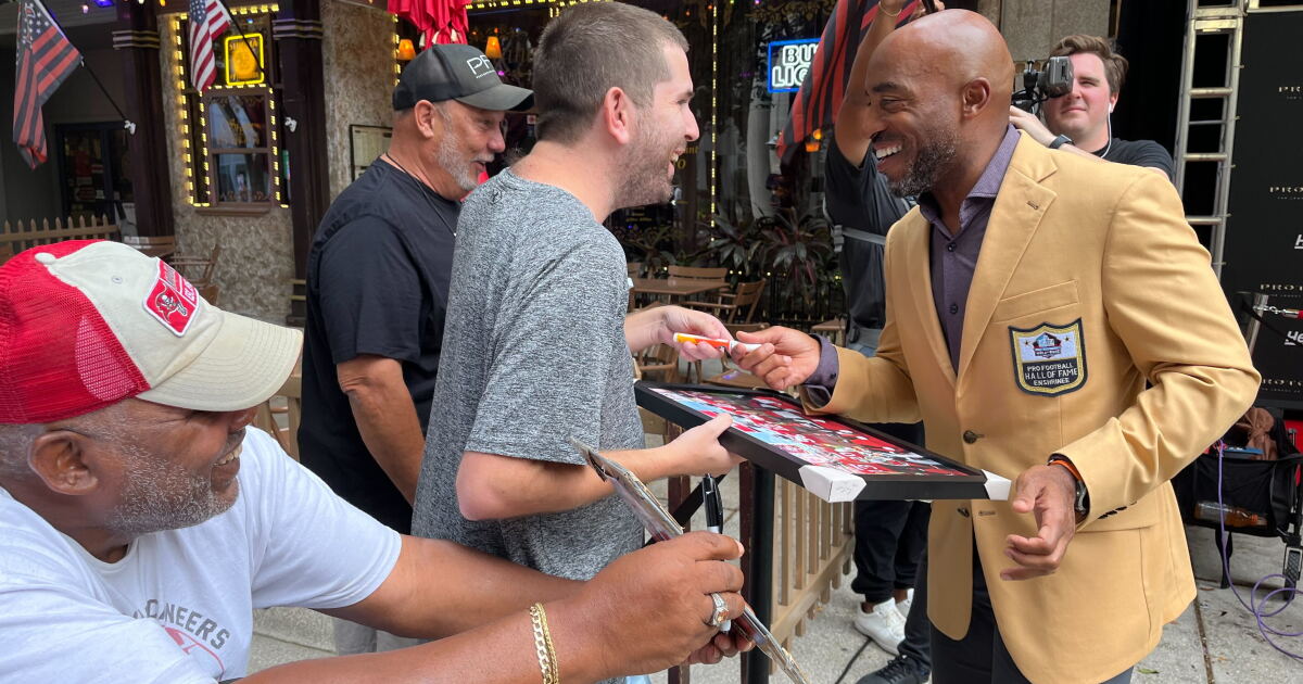 Bucs legend Ronde Barber honored by City of Tampa - Vimarsana News
