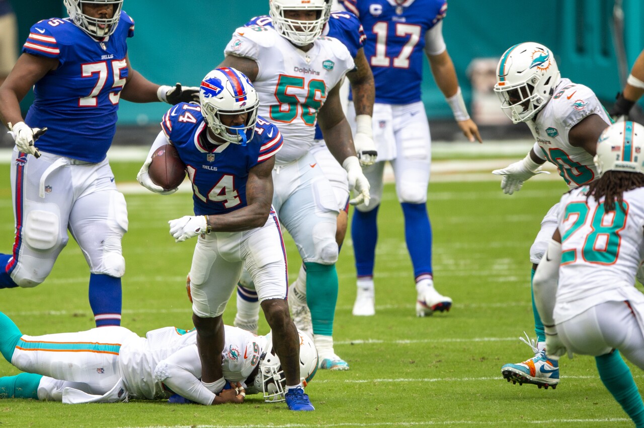 Buffalo Bills receiver Stefon Diggs tripped up at Miami Dolphins in 2020