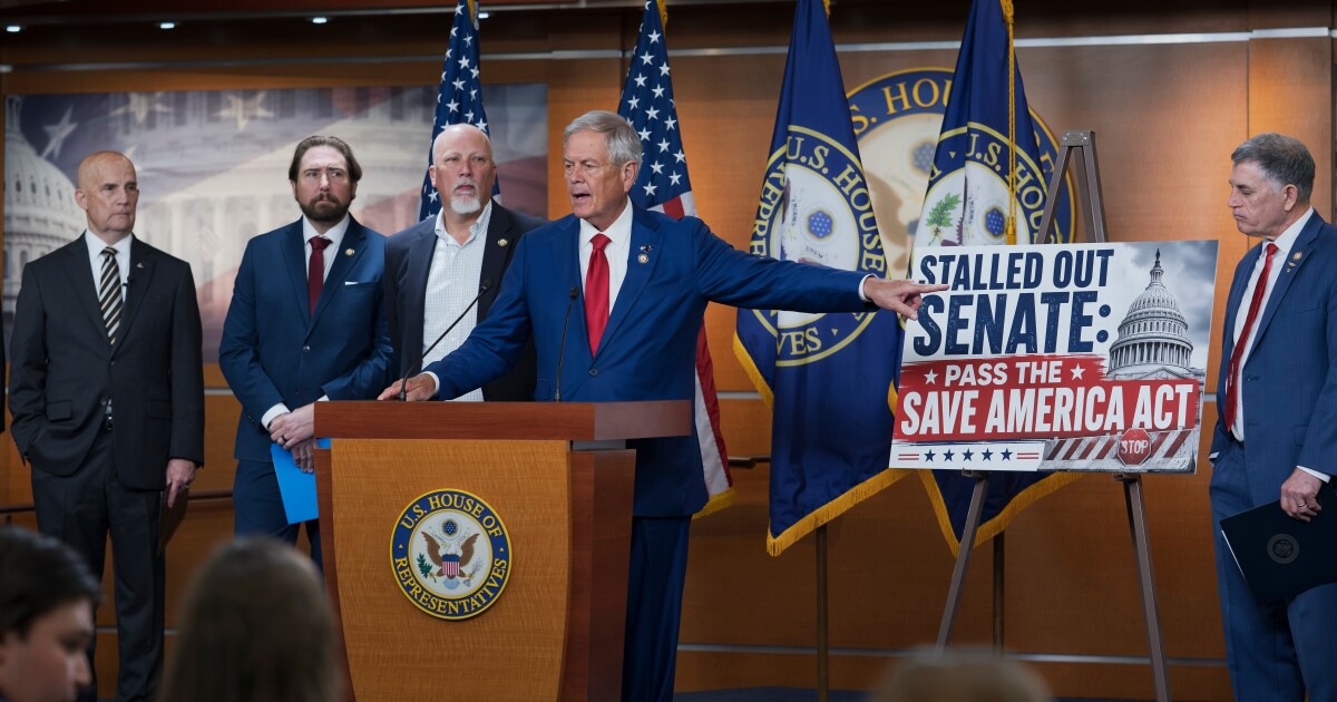 Ο Τραμπ πιέζει για ψηφοφορία για το «Save America Act» καθώς το Κογκρέσο αγωνίζεται με τον χρόνο για τις διακοπές του Αυγούστου