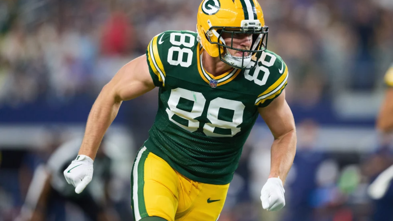 Green Bay Packers tight end Luke Musgrave (88) runs a route against the Dallas Cowboys during an NFL football game between the Dallas Cowboys and the Green Bay Packers Sunday, Sept. 28, 2025, in Arlington, Texas.
