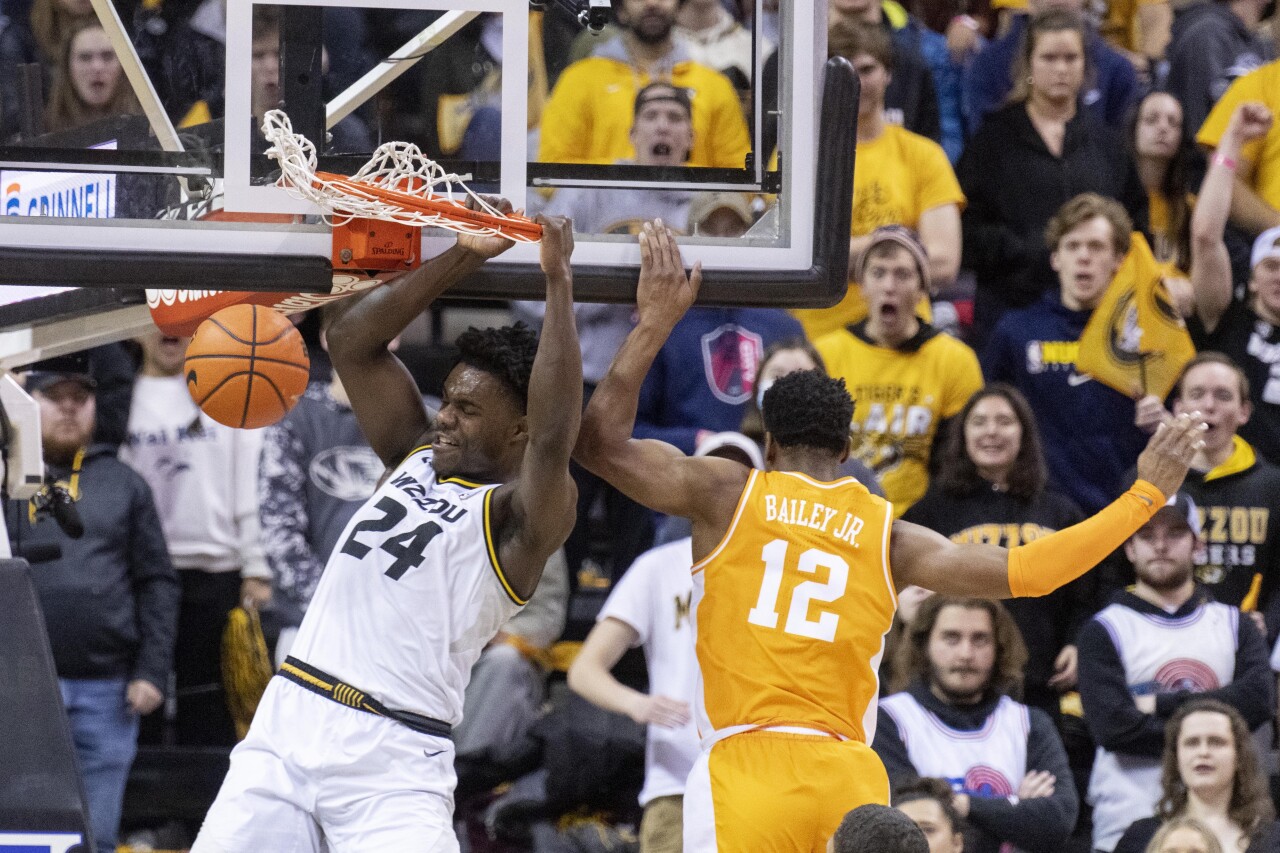 Kobe Brown, Victor Bailey Jr.