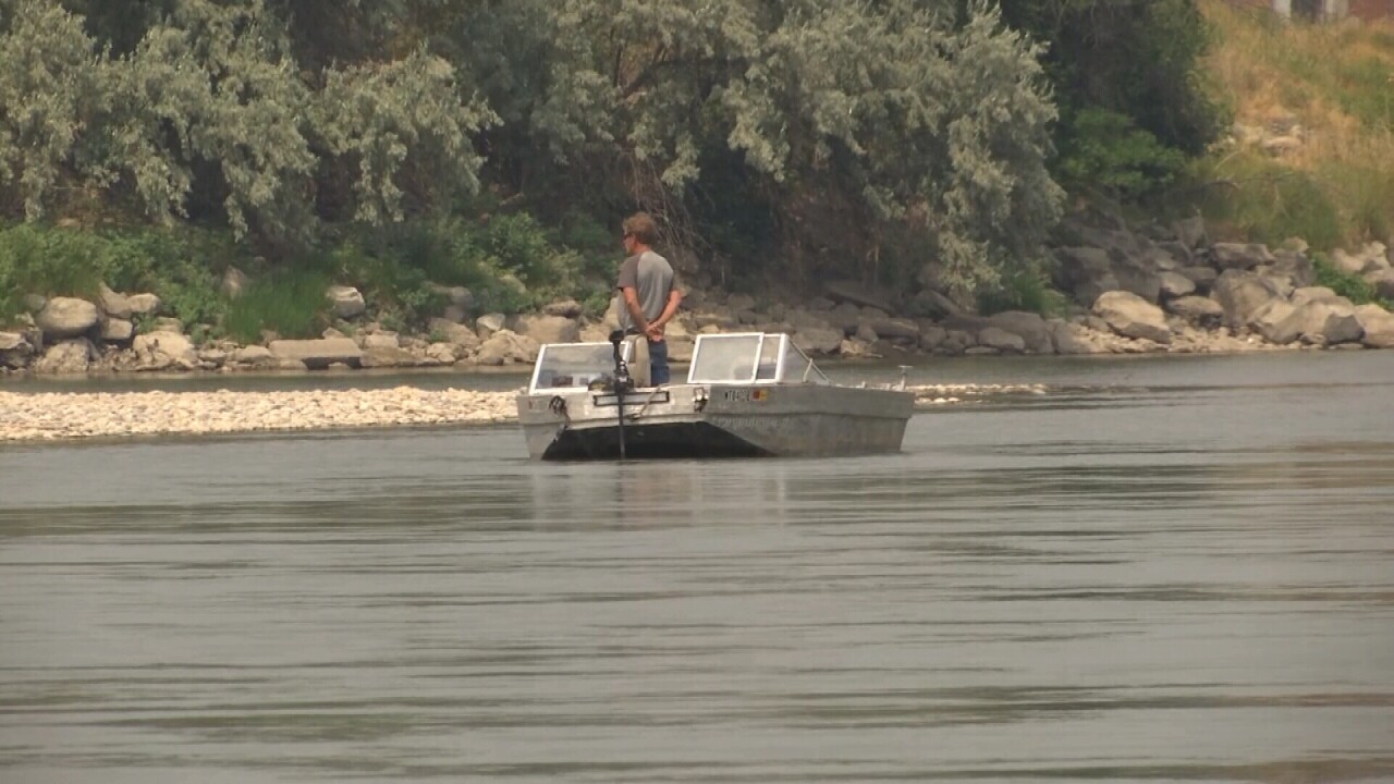 080121 YELLOWSTONE BOATER.jpg